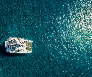 Santorini: Private Catamaran Cruise with Food & Drinks