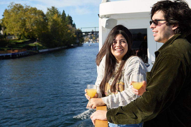 Seattle: Historic Sightseer Lakes Cruise with Taco Bar