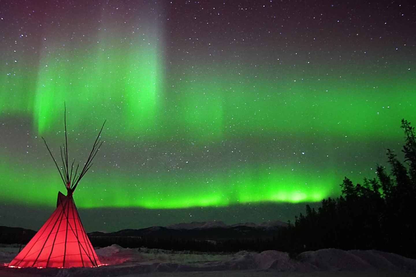 things to do in yukon canada | gaze at the mesmerizing aurora borealis