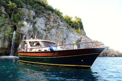 Sorrento: Bootsfahrt in der Amalfiküste in kleiner Gruppe