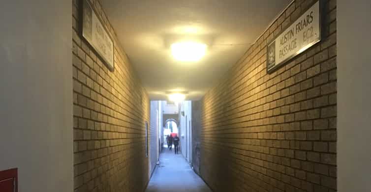 De geesten van de geheime steegjes van de oude stad van Londen