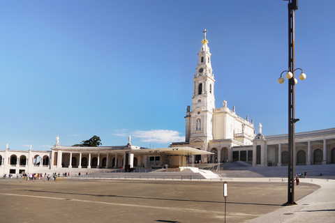 Ab Lissabon: Kleingruppentour nach Fátima, Nazaré und Óbidos