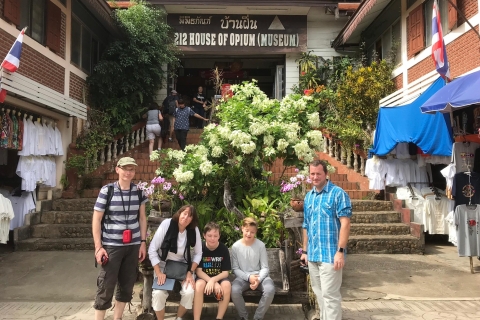Chiang Rai : 2 jours au Temple Blanc Privé & Triangle d'OrExcursion avec hébergement