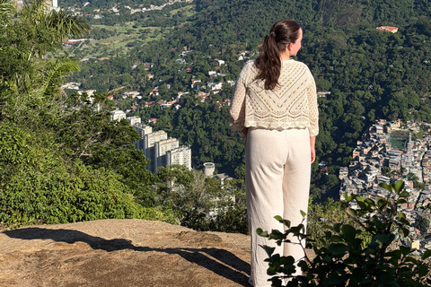 Two Brothers Hill (Morro Dois Irmaos) Hike + Snack with Cria Guide Hiking tour on Two Brothers Hill (Morro Dois Irmãos) + breakfast with local guide
