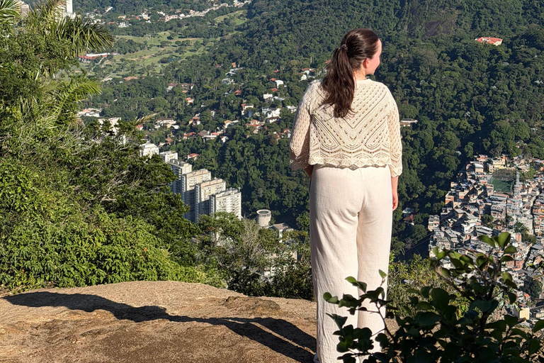 Two Brothers Hill (Morro Dois Irmaos) Hike + Snack with Cria Guide Hiking tour on Two Brothers Hill (Morro Dois Irmãos) + breakfast with local guide