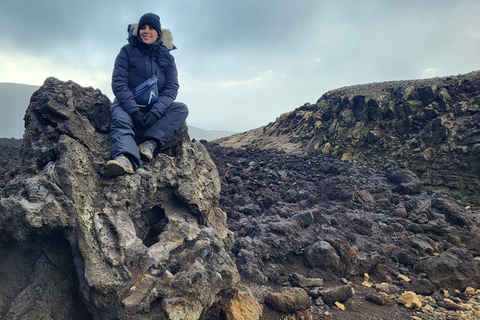 Grindavík: Caminhada no vulcão Fagradalsfjall com um guia privadoCondução autónoma: Ponto de encontro no vulcão