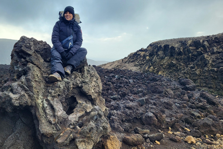 Grindavík: Caminhada no vulcão Fagradalsfjall com um guia privadoCondução autónoma: Ponto de encontro no vulcão