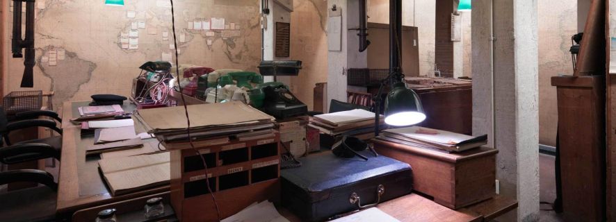 London: Walking Tour and Churchill War Rooms Entry