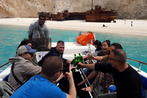 Från St Nikolaos: Båt till Navagio-stranden &amp; Blå grottornaNavagio-stranden och Blå grottorna – gemensam båtutflykt