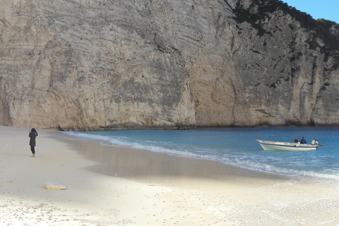 Från St Nikolaos: Båt till Navagio-stranden &amp; Blå grottornaNavagio-stranden och Blå grottorna – gemensam båtutflykt