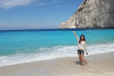 Spiaggia del Navagio e Grotte blu: crociera da San NicolòCrociera di gruppo