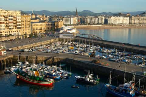 Cruises & boat tours