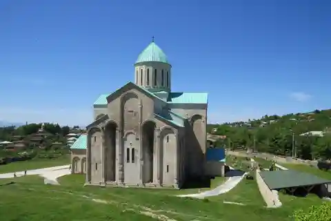Kutaisi, Prometheus Cave and Wine Tour