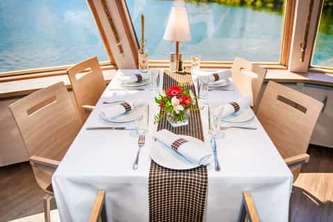Cruises & boat tours