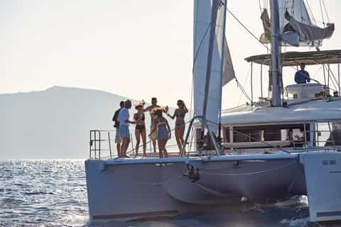 Santorini: Luxurious Catamaran Cruise with Meal
