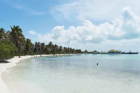 Cancún: Contoy and Isla Mujeres Boat Tour with Snorkelling