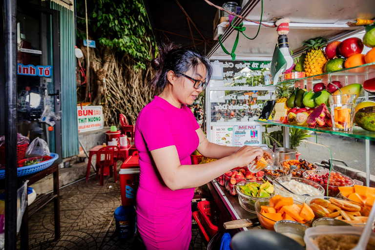 Hoi An Bites Food Tour with 15+ Tastings