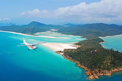 From Airlie Beach: 1-Hour Whitsunday Islands Scenic Flight