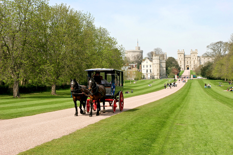 Från London: Stonehenge, Windsor och Salisbury guidad turRundresa på spanska med entré till Windsor Castle och Stonehenge