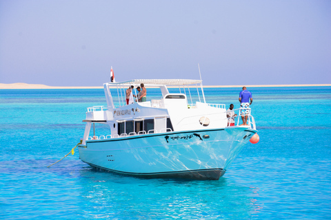 Hurghada: Dolphin Watching &amp; Snorkeling w/ Private TransferTour with Standard Transfer