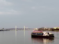 Bordeaux, pittoresque croisière sur la rivière avec commentaires et canélés - Housity