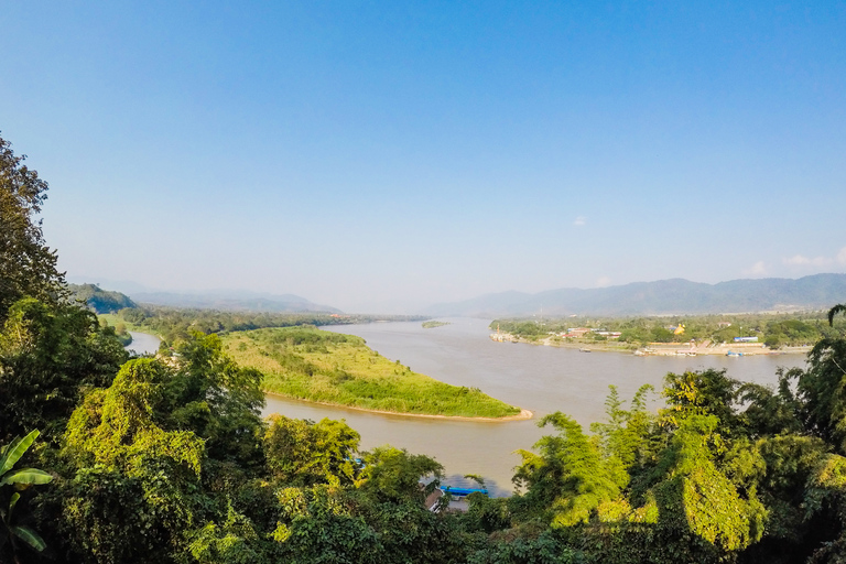 Depuis Chiang Mai : visite du temple blanc et Triangle d’orPetit groupe