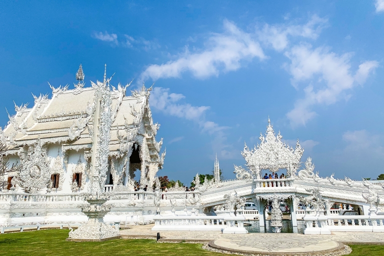 Depuis Chiang Mai : visite du temple blanc et Triangle d’orPetit groupe
