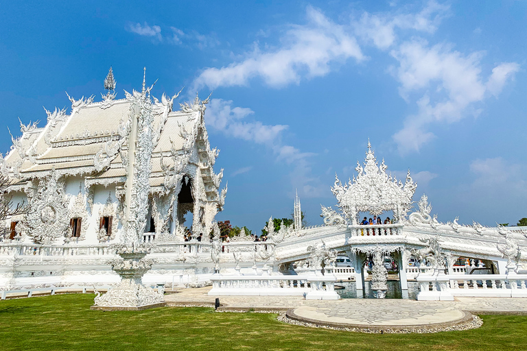 Från Chiang Mai: Dagstur till Vita templet och Gyllene triangelnLiten grupp