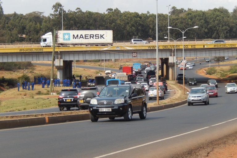 Entebbe: Flughafentransfer nach Kampala, Jinja, oder Masaka