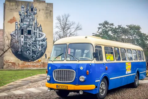 Warszawa: 2,5-godzinny przejazd autobusem retro przez Ciemną Stronę - Pragę