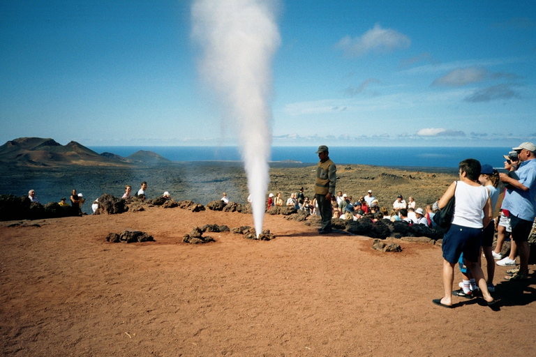 Premium Lanzarote: Discover 3 Iconic Art & Tourism Centers Guided bus tour in English and Spanish