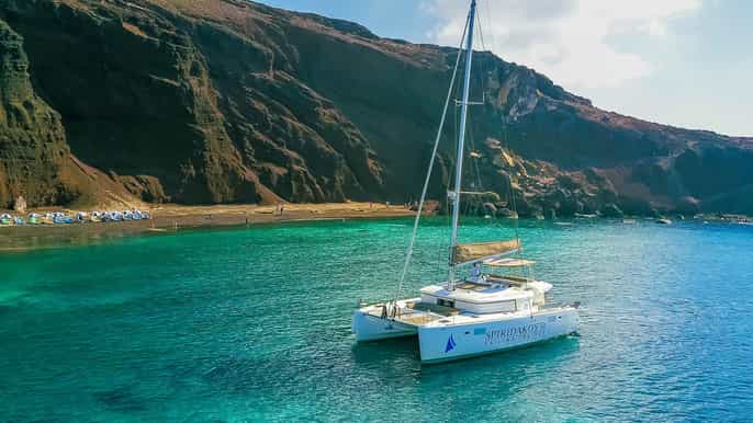 santorini small group catamaran cruise with meal drinks