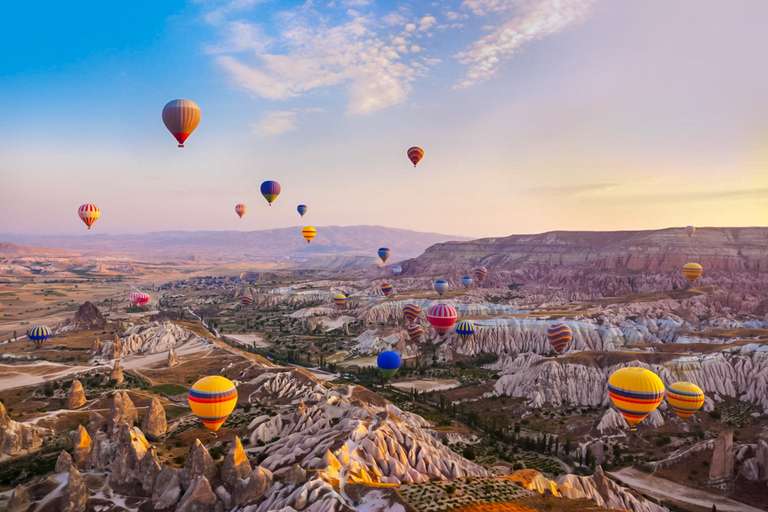 Cappadoce : montgolfière, cheminées de fées, petit-déjeuner