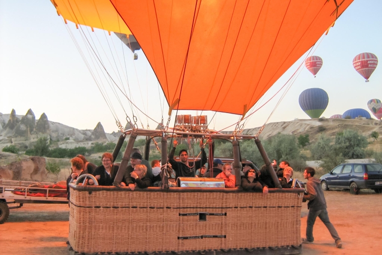 Kapadocja: Lot balonem o wschodzie słońcaKapadocja: Lot balonem na ogrzane powietrze z szampanem