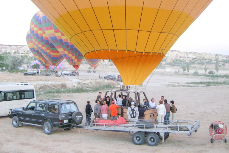 Kapadocja: Lot balonem o wschodzie słońcaKapadocja: Lot balonem na ogrzane powietrze z szampanem