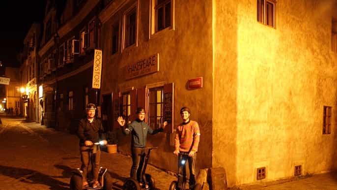 cesky krumlov tour in segway di 2 ore in notturna