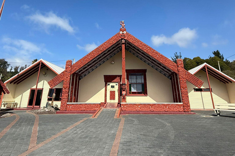 Auckland: Rotorua Te Puia & Maori Village Tour with Haka