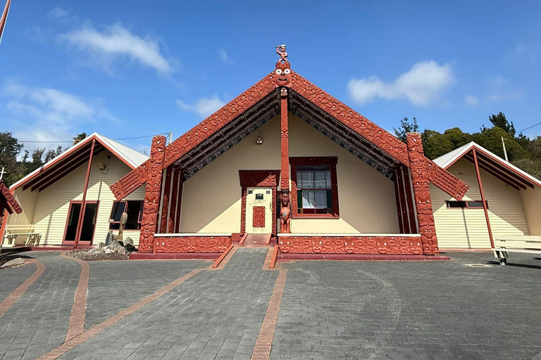 Auckland: Rotorua Te Puia & Maori Village Tour with Haka