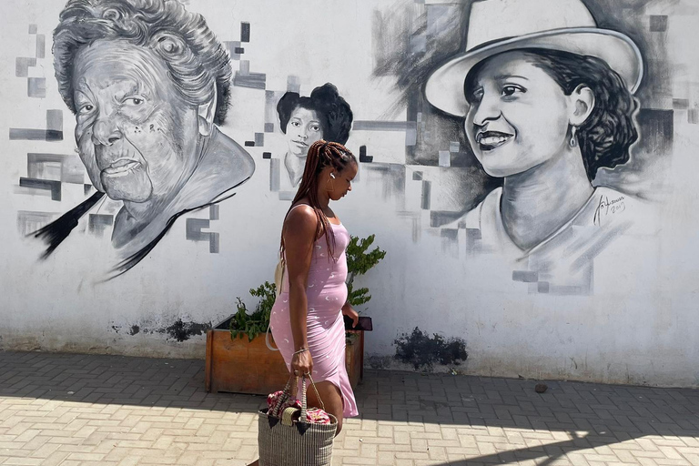 Santiago Island: Highlights Tour with Guide