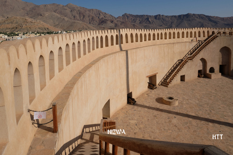 Nizwa, Bahla, Jabrin: Fascinating FortsNizwa, Bahla, Jabrin: Fascinating Forts (Spanish)