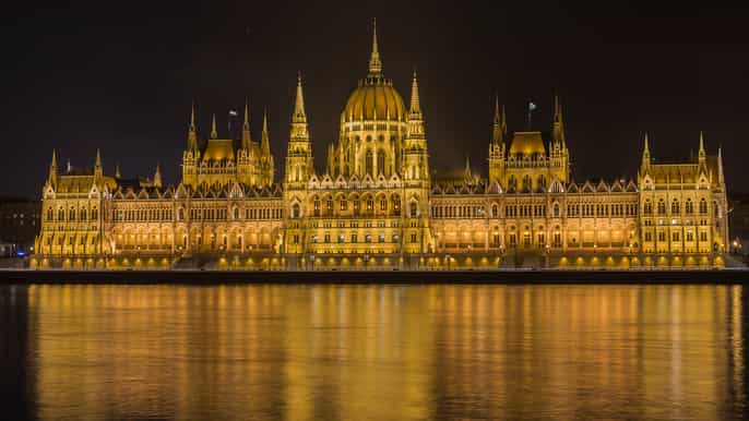 budapest 2hour small group night walking tour