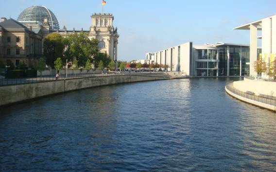 Berlin: Wasser- und Uferboot und Wanderung