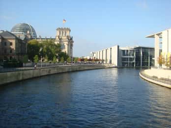 Berlin: Wasser, Flussfahrt und Rundgang Berlin: Wasser, Flussfahrt und Rundgang