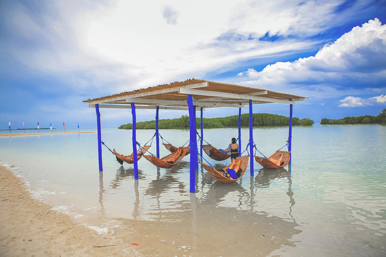 Puerto Princesa: Honda Bay Island Hopping y masaje opcionalTour Compartido