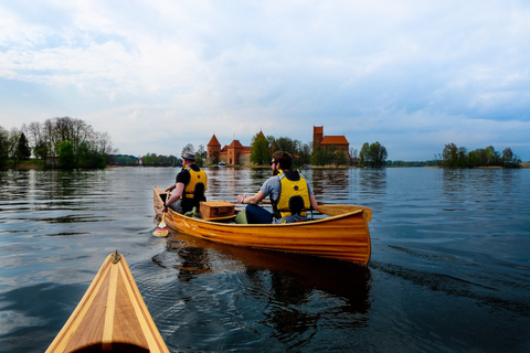 Begeleide kanotocht op Castle Island in Trakai