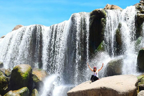 Dia de aventura em Arequipa: Cascata de Pillones + Bosque de Rochas