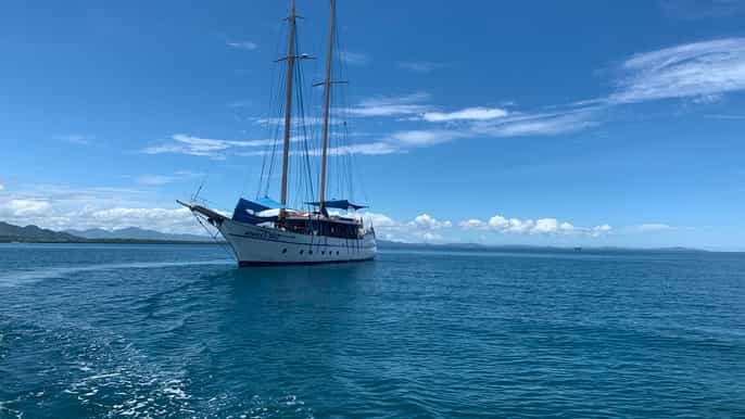 fiji mamanuca islands allinclusive sailing cruise