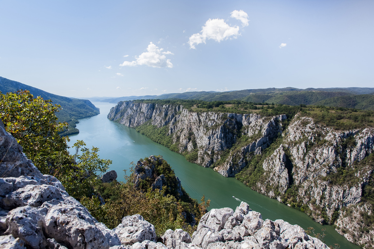 Belgrade: Blue Danube Driving Tour and 1-Hour Speedboat Ride Shared Tour