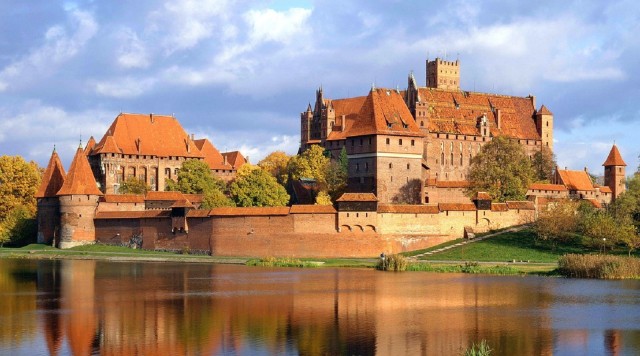 Visit Gdansk Malbork Castle & Westerplatte Tour with Local Lunch in Gdańsk, Poland