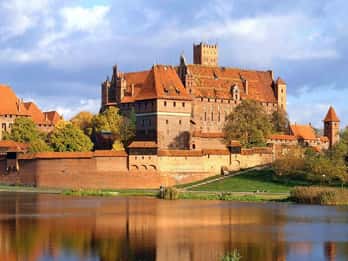 Gdansk: Malbork Castle & Westerplatte Tour with Local Lunch